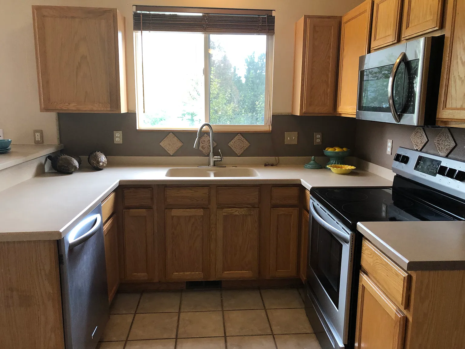 4 bed, 2.5 bath, 2107 sqft, $2,295 — Photo 4