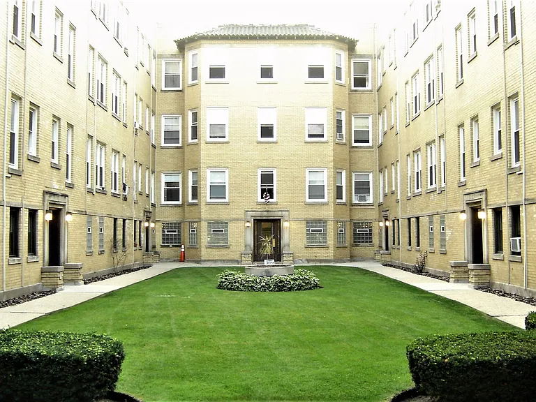 6538 N Lakewood Ave #6 — Photo 4