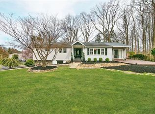 1 Fawn Ct, West Nyack, NY 10994