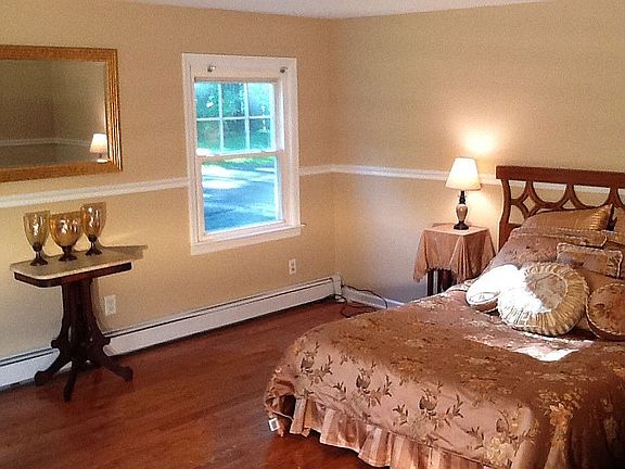 Master bedroom - Huge!