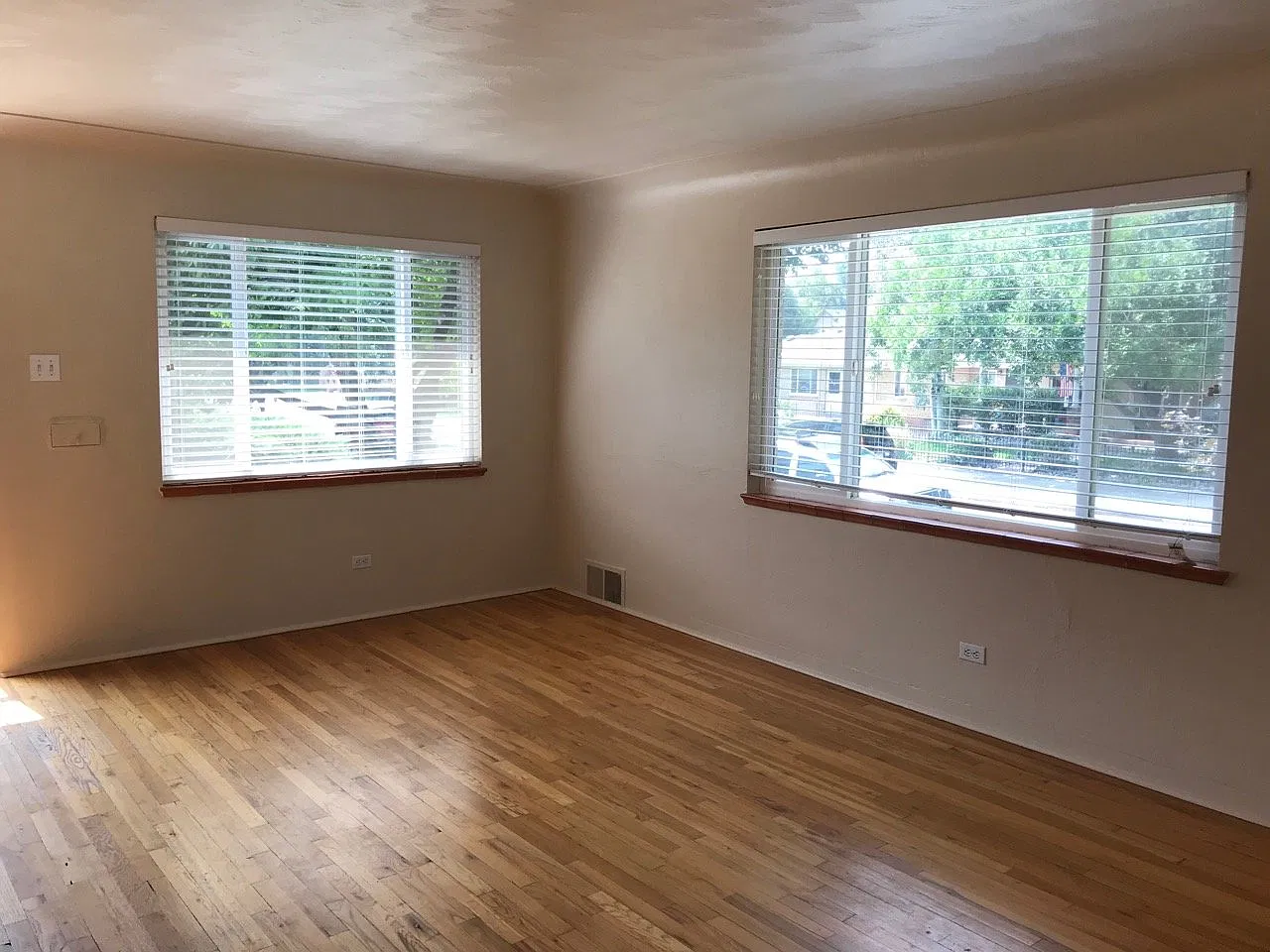 2 bed, 1.0 bath, 1100 sqft, $2,450 — Photo 3