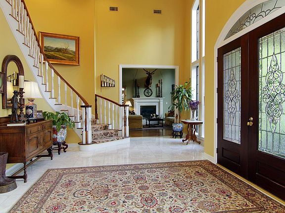 Beautiful entry with curved staircase