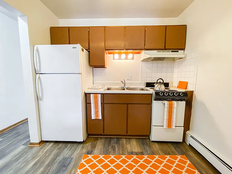 Town's Edge Apartments — Photo 42