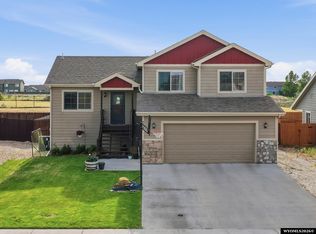 758 Whipsaw Dr, Evansville, WY 82636