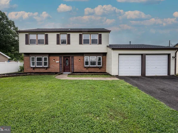 82 Gabriel Ln, Willingboro, NJ 08046
