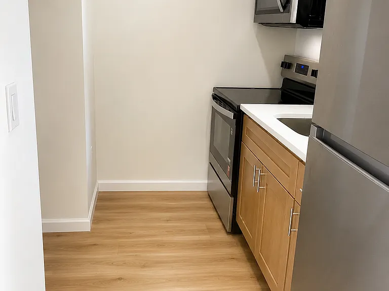 1527 W Westmoreland St — Photo 6