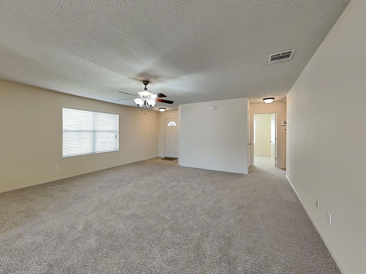 Beautiful Brick home in Mansfield ISD! — Photo 3