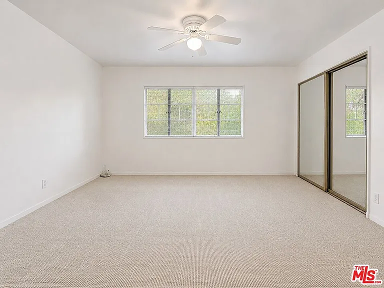 5370 1/2 Village Grn — Photo 8