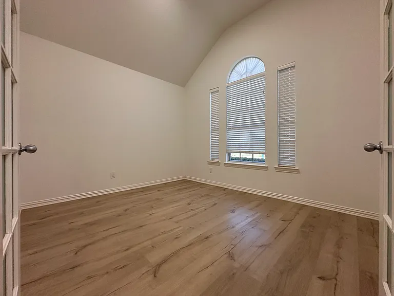 8393 Davis Dr — Photo 5