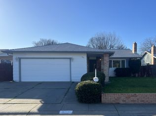 555 Peterson Ln, Dixon, CA 95620