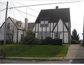 605 4th St photo 1