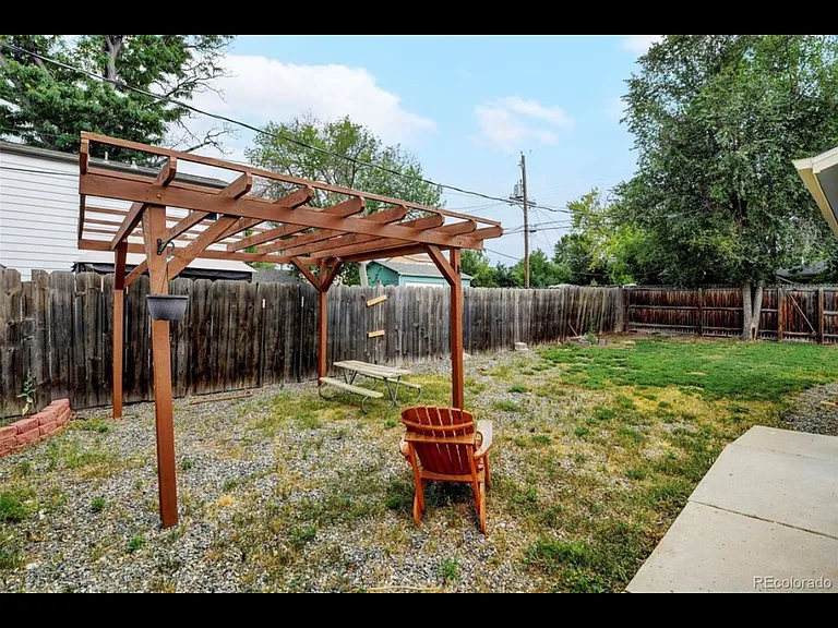 1015 S Newton St — Photo 9