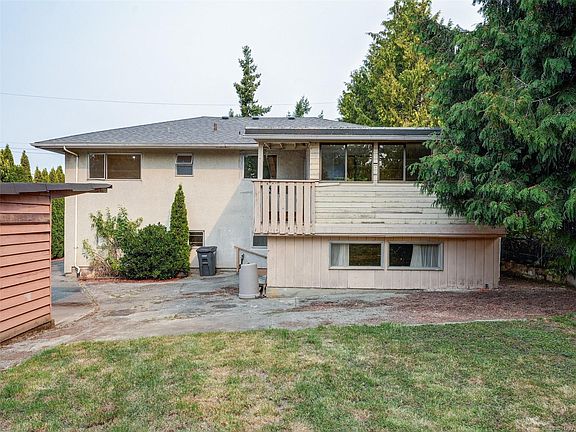 3rd image of 723 Genevieve Rd
