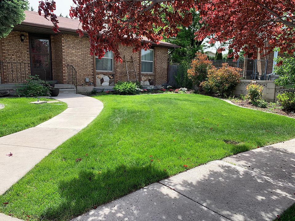 Front view of property