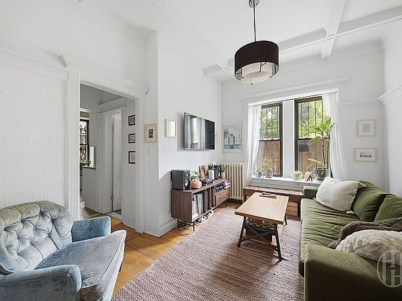 2nd image of 467 Pacific St APT 4
