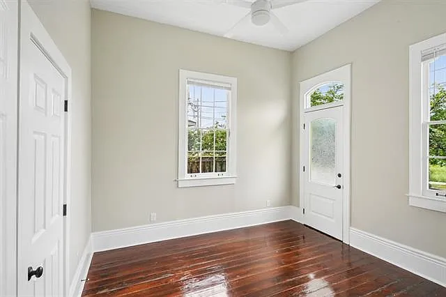 1423 Columbus St — Photo 11