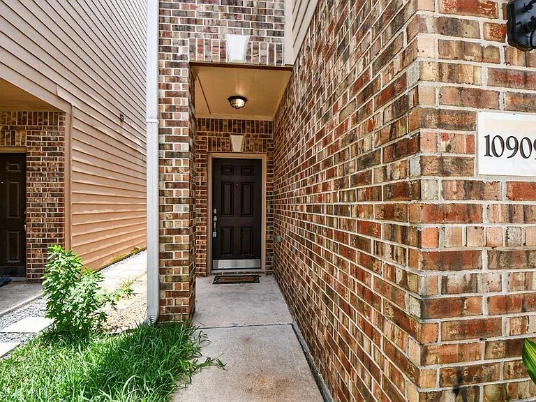 10909 Panther Ct SW — Photo 4
