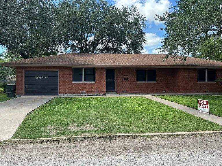 805 Schallert Dr — Photo 18