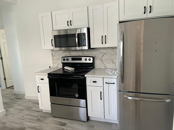 3rd image of 393 College Ave Floor 1
