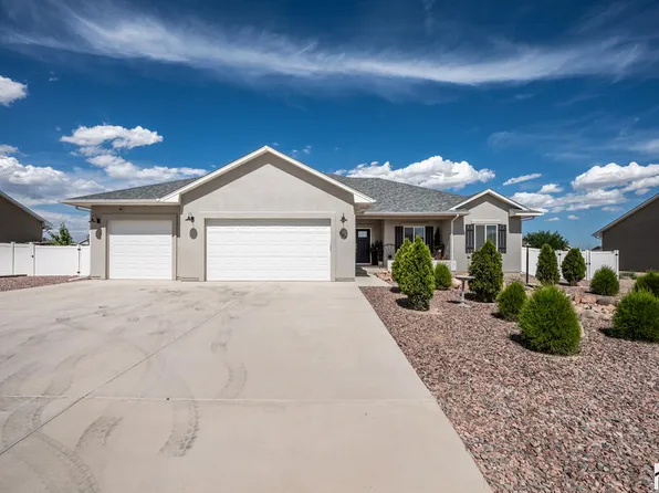 809 E Cabaret Dr, Pueblo West, CO 81007