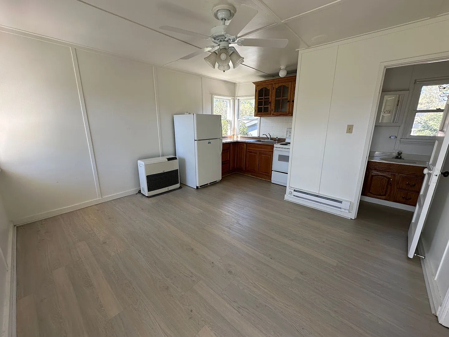 One bedroom, one bath, balcony and great views! — Photo 4