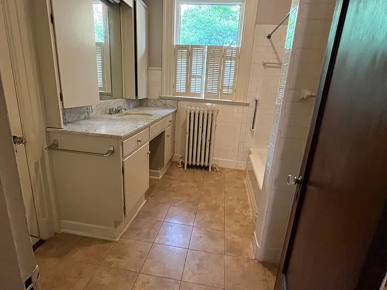 240 S Belvedere Blvd — Photo 22