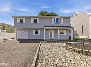 4 Harbor View Ln, Toms River, NJ 08753