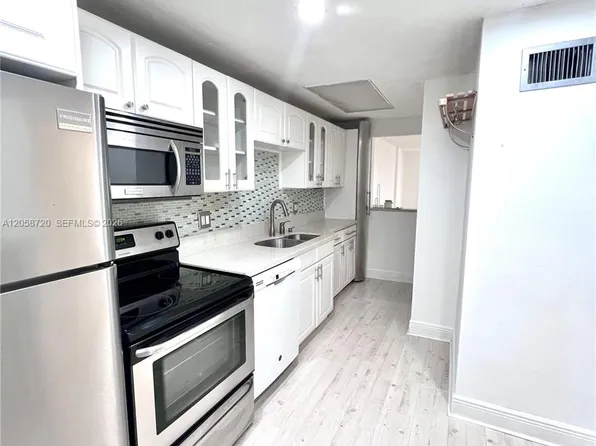 3660 NE 166th St APT 405, North Miami Beach, FL 33160