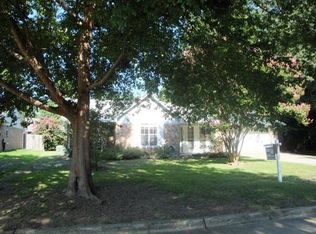 305 Jeffrey Ln, Wake Village, TX 75501