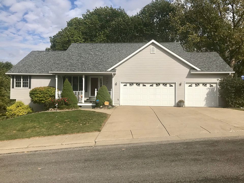 1st image of 7 Fox Hill Dr