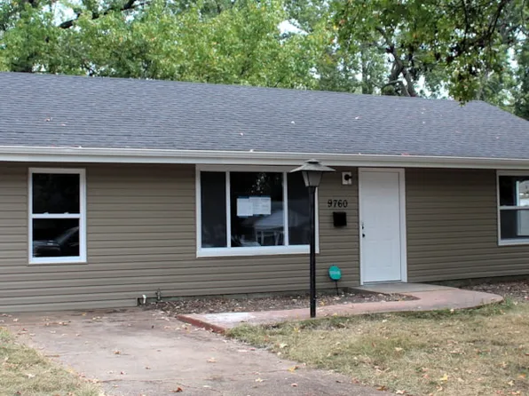 9760 Dennis Dr, Saint Louis, MO 63136