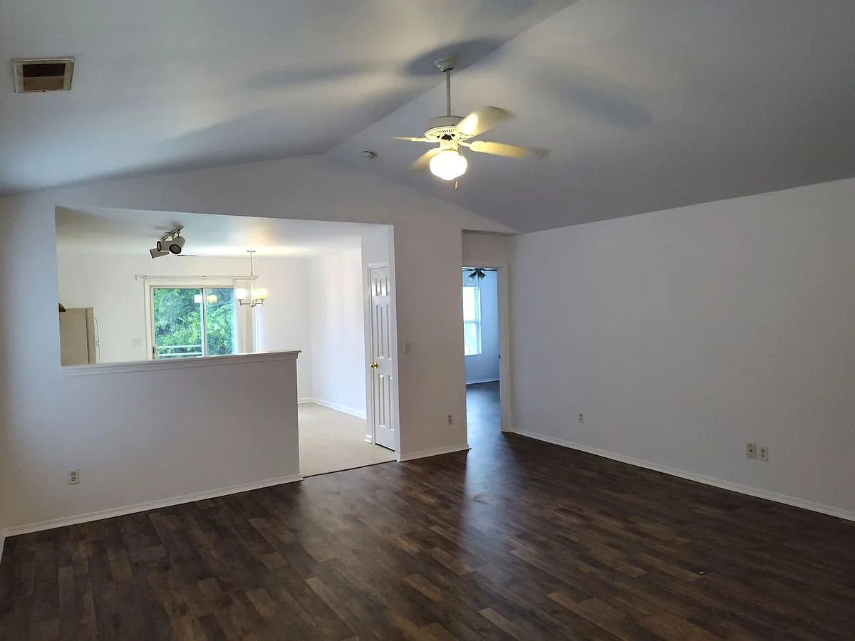 Building Photo - 2502 Buckleigh Dr