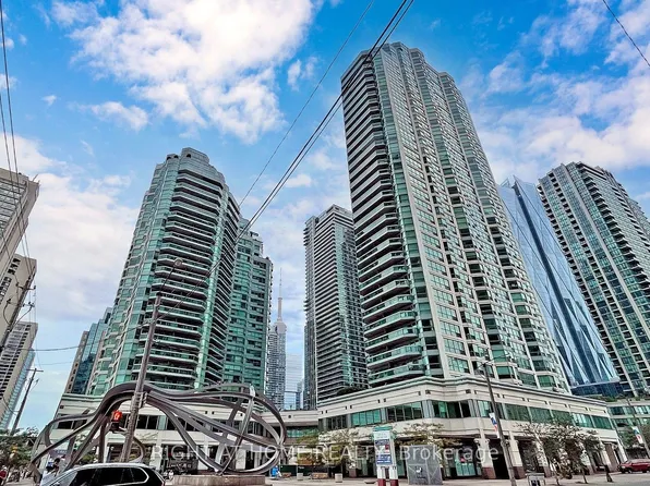 10 Yonge St #1706, Toronto, ON M5E 1R4