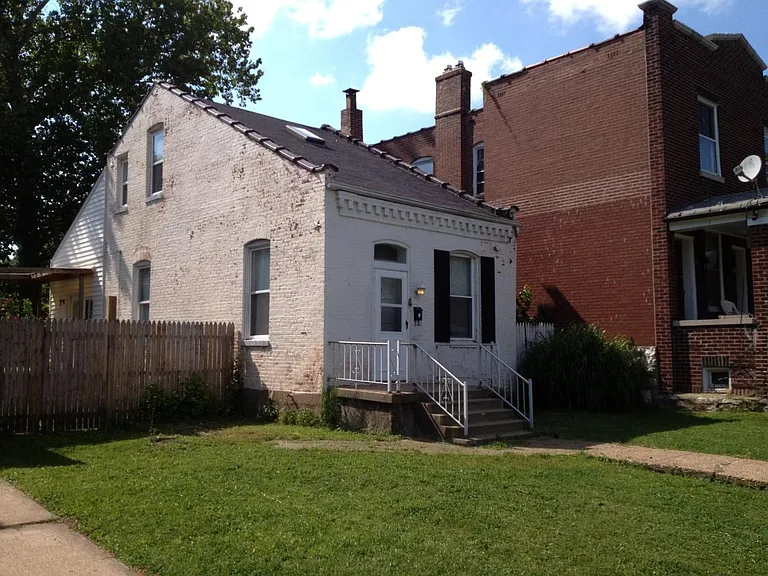 3533 S Spring Ave — Photo 1