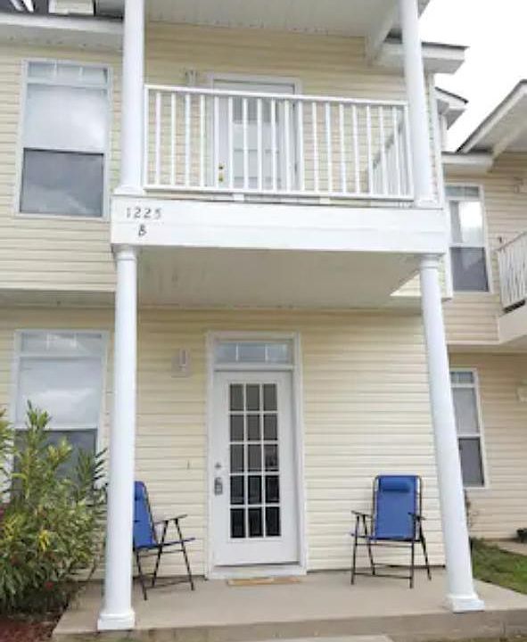 1st image of 1225 Century Oaks Dr APT B