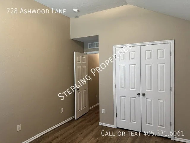 728 Ashwood Ln — Photo 36