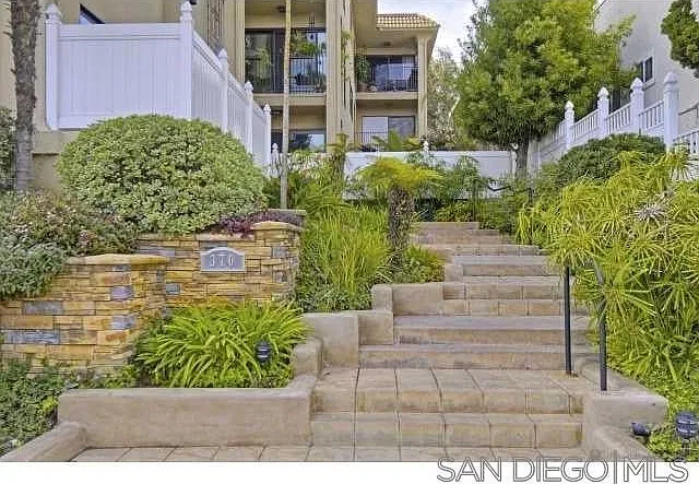 2 bed, 1558 sqft, $4,900 — Photo 4