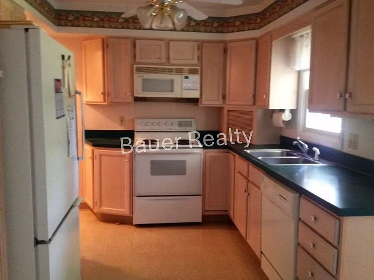 1111 Hale Ave — Photo 3
