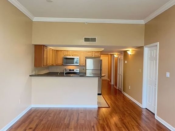2nd image of 1517 Laurel Ave APT 303