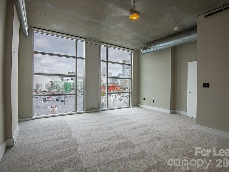 505 E 6th St #504 — Photo 10
