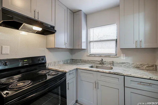 325 S Hackberry St — Photo 7