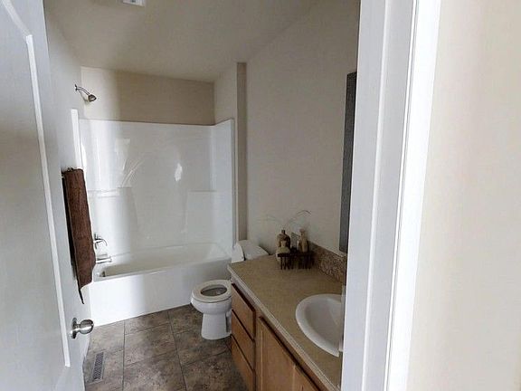 2nd image of 4783 Farmingdale Dr #Ttvvhw