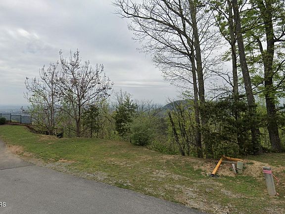 4th image of Breezey Ridge Dr