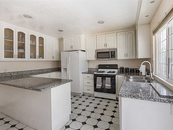 3rd image of 10856 Elderburry Ct