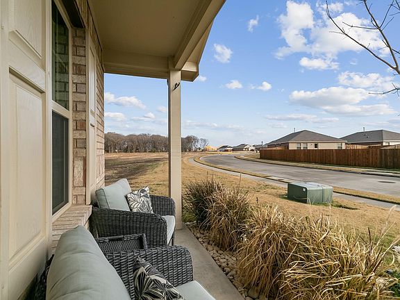 3rd image of 236 Westpark Dr