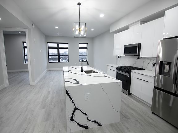 4th image of 187 Culver Ave #504