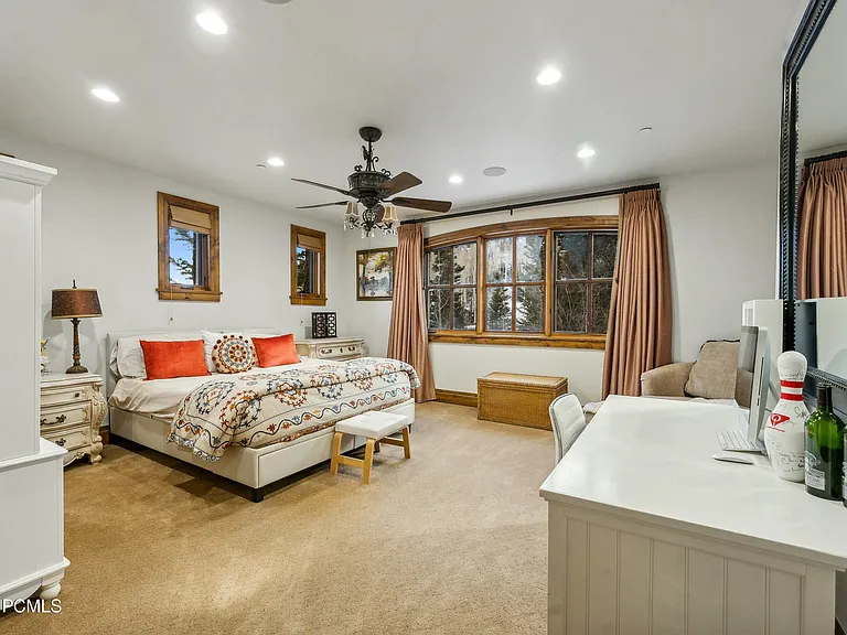 2520 Bear Hollow Dr — Photo 40