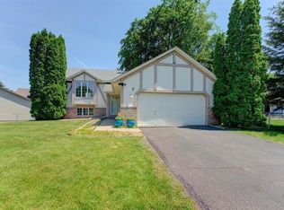 9825 82nd St S, Cottage Grove, MN 55016