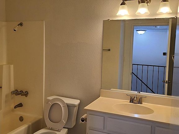 5th image of 55 N Mar Vista Ave APT 25