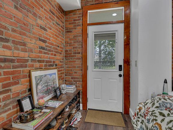 3rd image of 54 E 4th Ave